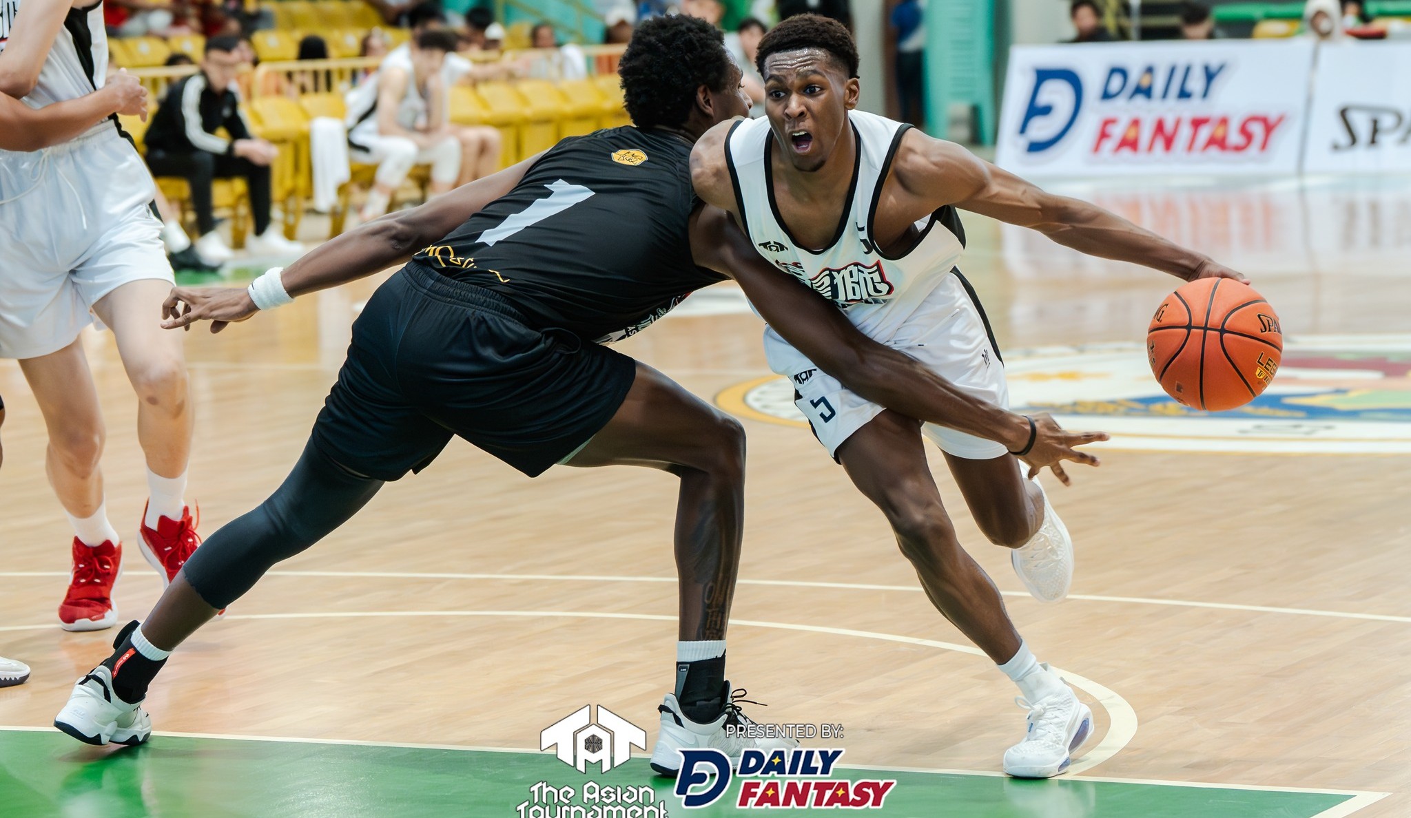 Lewis drops 44, powers Loong Lions to 25-point beat down of Whales