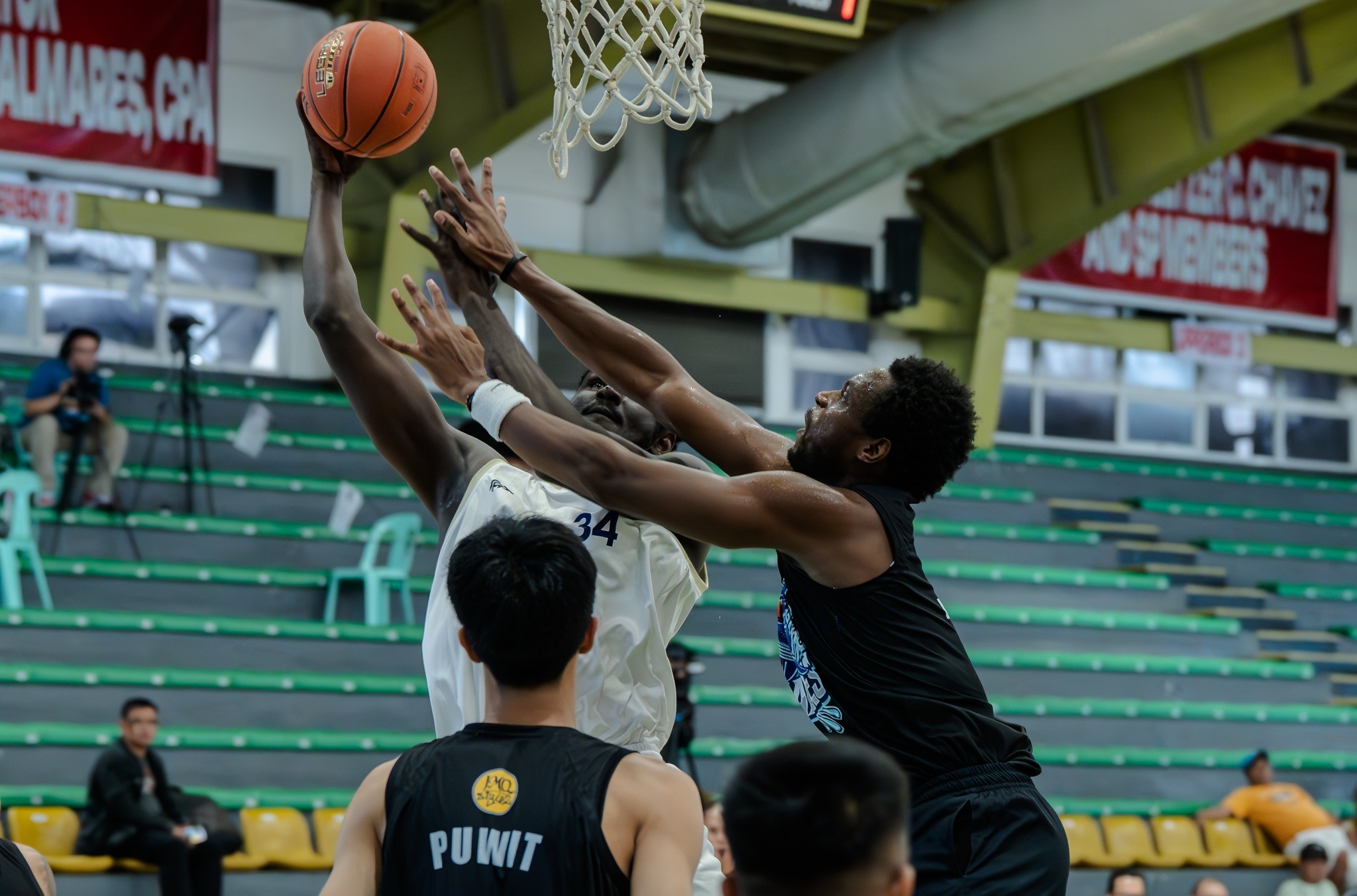 Islanders continue to sail in TAT, tame Whales